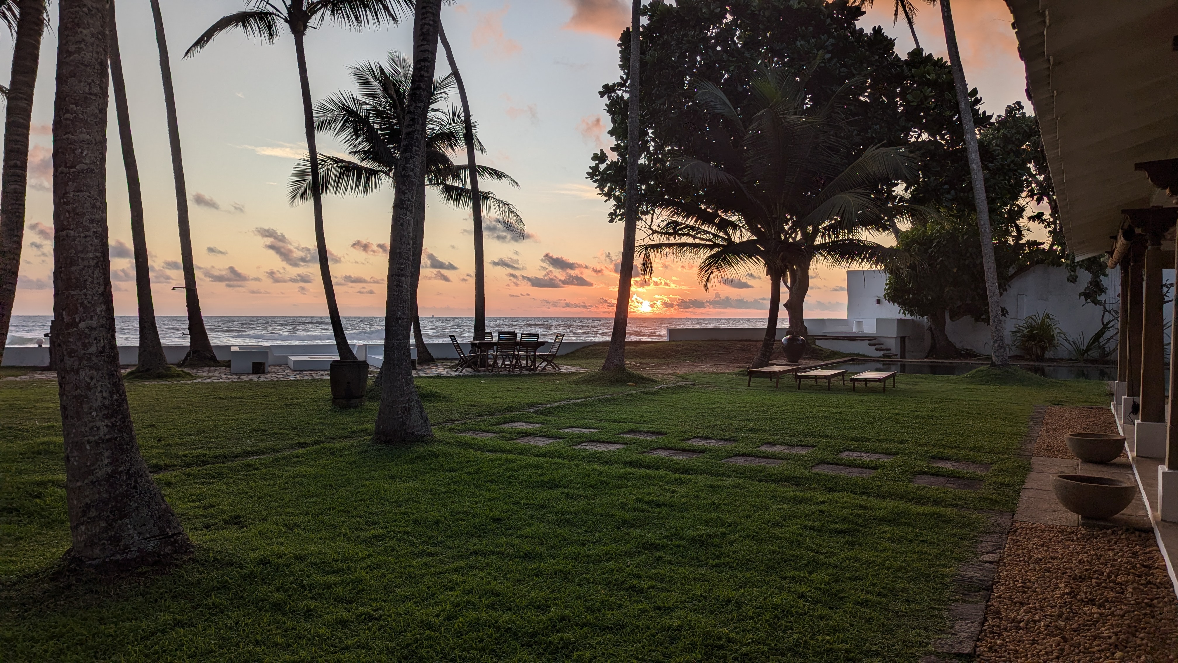 Olanda Beach House - Garden with sunset view